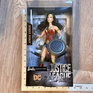 Barbie Collector Justice League Wonder Woman Doll. B